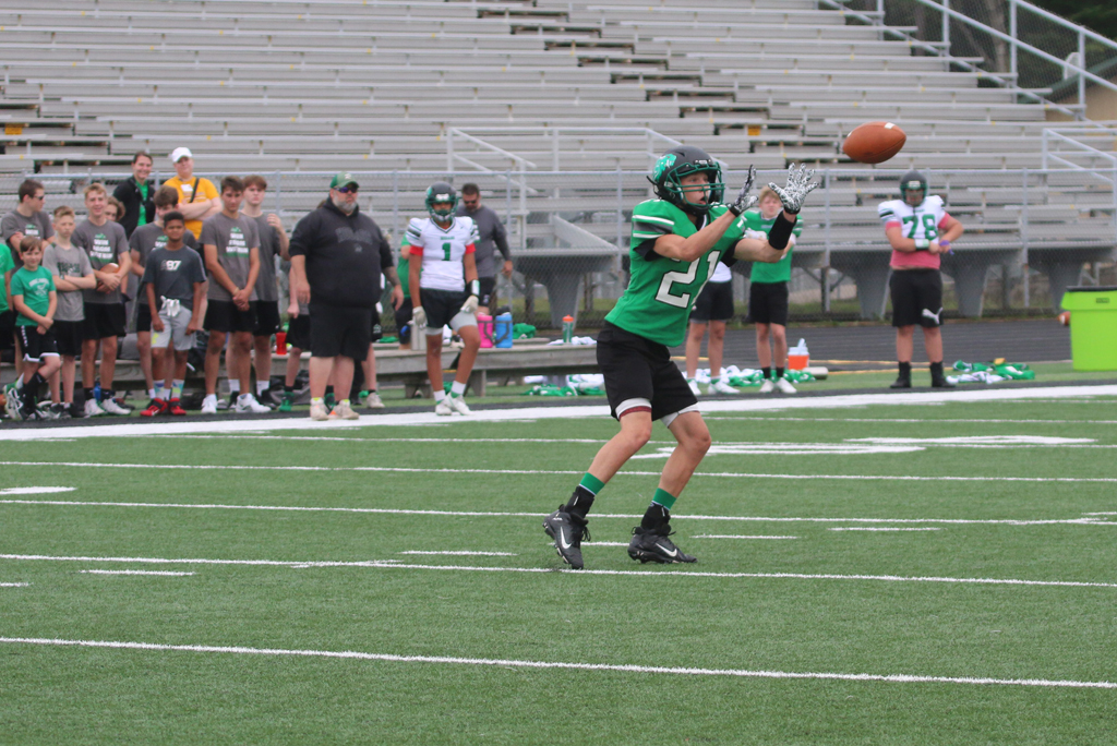 Jaden Beske keeps his eyes on a pass that he catches.
