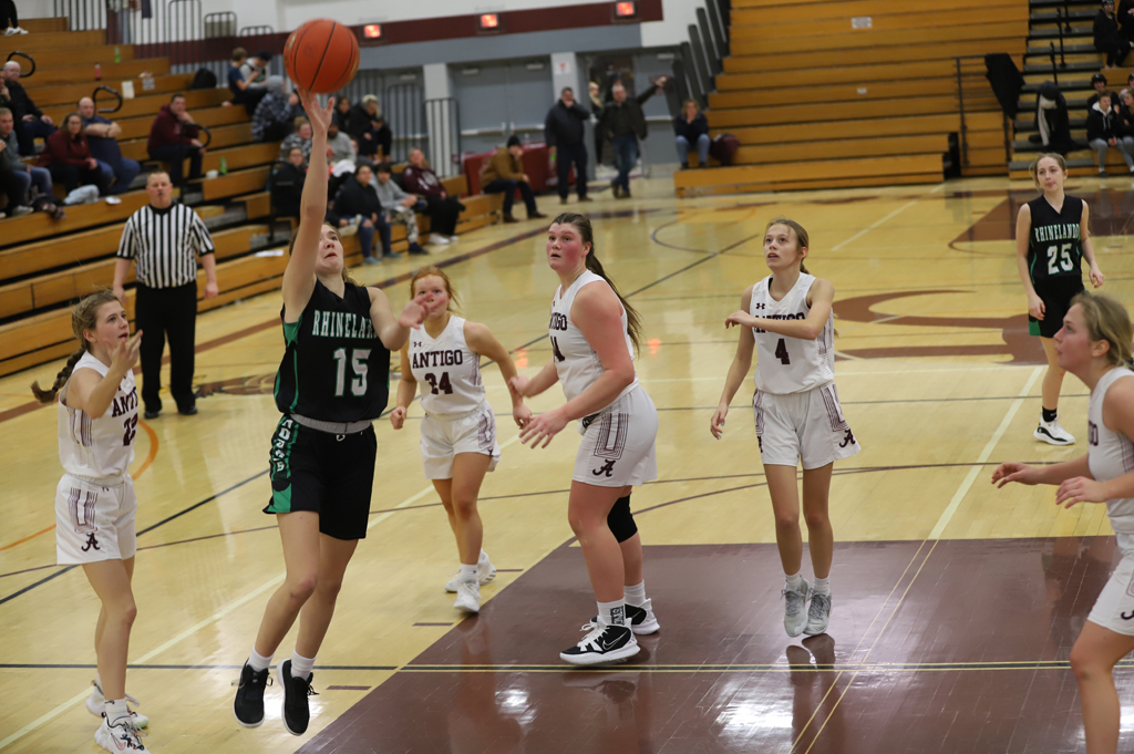 A drive to the basket by Ava Lamers gave her two of her 16 points.